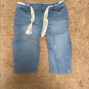 Denim Capris with flowered belt Size 9